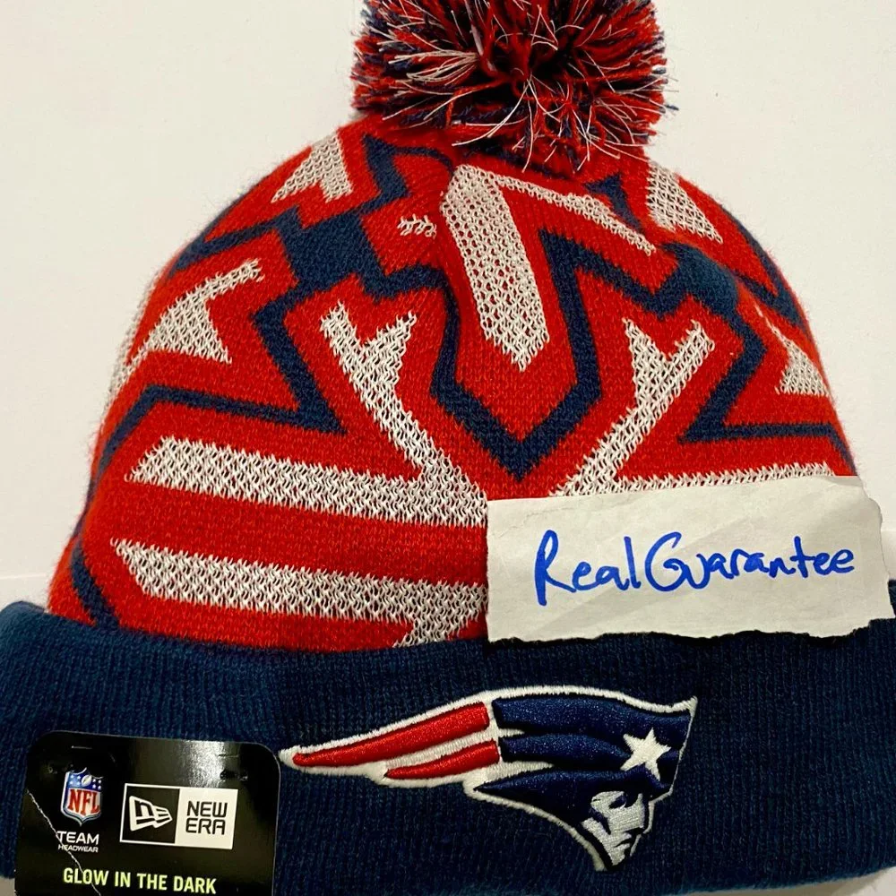 RARE New Era New England Patriots Glowflake Glow in the Dark Winter Knit Beanie - Picture 2 of 4